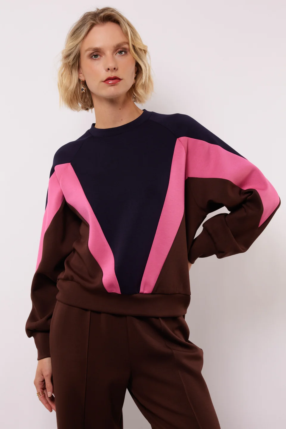 RAYA SWEATER